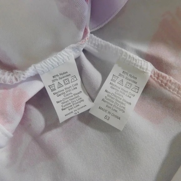 NEW!! HOT LIPS Lipstick Kiss Cropped Loungewear Two Piece Set Top Shorts Medium - Picture 9 of 10